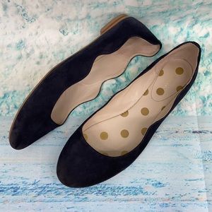 Boden 39 8.5 Navy Blue Scalloped Suede Flats